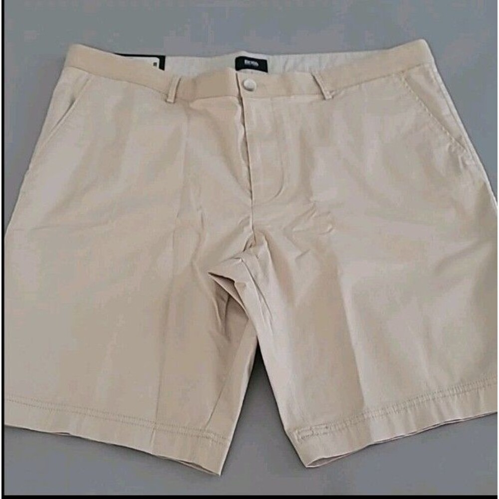 Hugo Boss Regular Fit Khakis Stretch Shorts  Size 38R